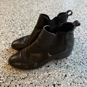 Steve Madden black booties size 8